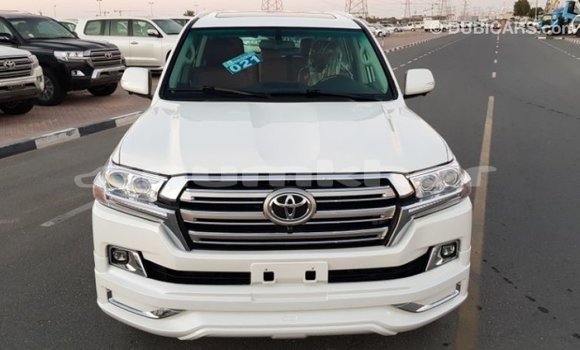 Buy Import Toyota Land Cruiser White Car in Import - Dubai in Bumthang Buy Import Toyota Land Cruiser White Car in Import - Dubai in Bumthang