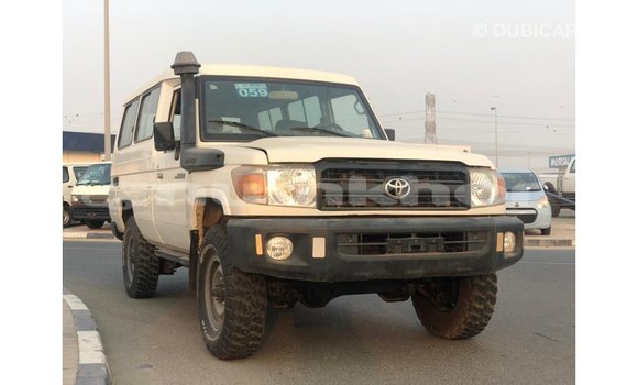 Buy Import Toyota Land Cruiser White Car in Import - Dubai in Bumthang Buy Import Toyota Land Cruiser White Car in Import - Dubai in Bumthang