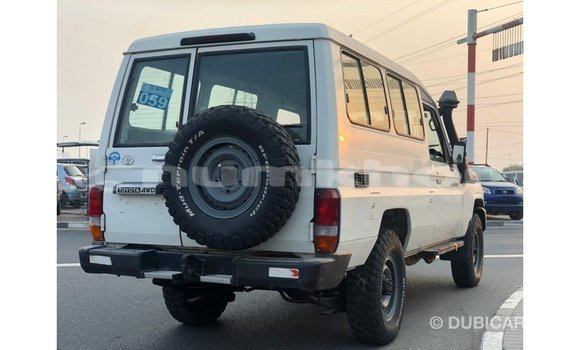Buy Import Toyota Land Cruiser White Car in Import - Dubai in Bumthang Buy Import Toyota Land Cruiser White Car in Import - Dubai in Bumthang