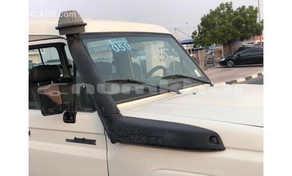 Buy Import Toyota Land Cruiser White Car in Import - Dubai in Bumthang Buy Import Toyota Land Cruiser White Car in Import - Dubai in Bumthang