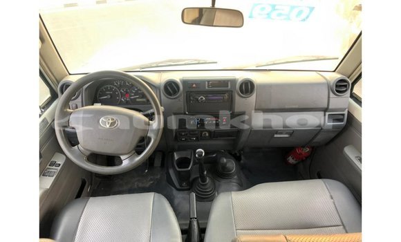 Buy Import Toyota Land Cruiser White Car in Import - Dubai in Bumthang Buy Import Toyota Land Cruiser White Car in Import - Dubai in Bumthang