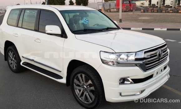 Buy Import Toyota Land Cruiser White Car in Import - Dubai in Bumthang Buy Import Toyota Land Cruiser White Car in Import - Dubai in Bumthang