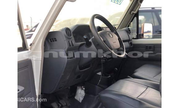 Buy Import Toyota Land Cruiser White Car in Import - Dubai in Bumthang Buy Import Toyota Land Cruiser White Car in Import - Dubai in Bumthang