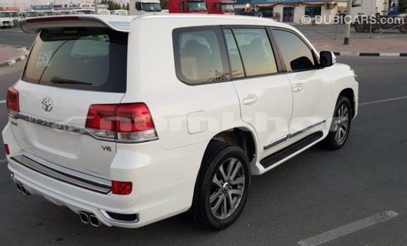 Buy Import Toyota Land Cruiser White Car in Import - Dubai in Bumthang Buy Import Toyota Land Cruiser White Car in Import - Dubai in Bumthang