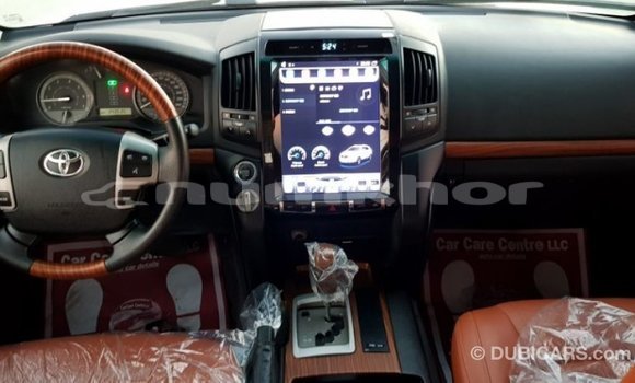 Buy Import Toyota Land Cruiser White Car in Import - Dubai in Bumthang Buy Import Toyota Land Cruiser White Car in Import - Dubai in Bumthang