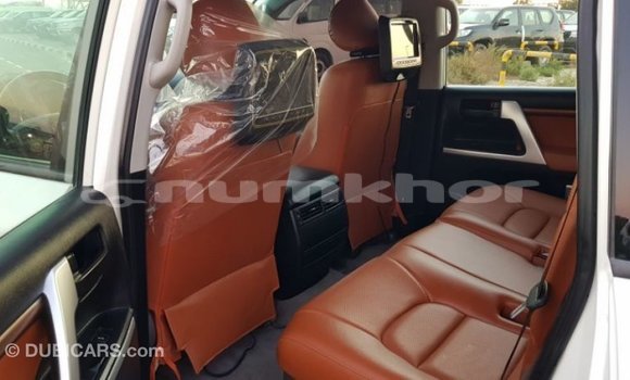 Buy Import Toyota Land Cruiser White Car in Import - Dubai in Bumthang Buy Import Toyota Land Cruiser White Car in Import - Dubai in Bumthang