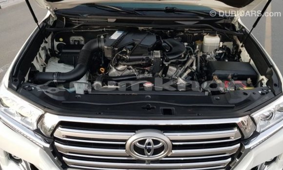 Buy Import Toyota Land Cruiser White Car in Import - Dubai in Bumthang Buy Import Toyota Land Cruiser White Car in Import - Dubai in Bumthang