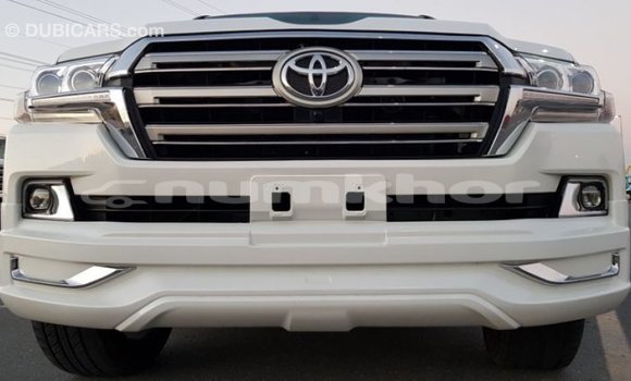 Buy Import Toyota Land Cruiser White Car in Import - Dubai in Bumthang Buy Import Toyota Land Cruiser White Car in Import - Dubai in Bumthang