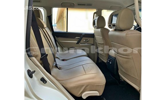 Buy Import Mitsubishi Pajero White Car in Import - Dubai in Bumthang Buy Import Mitsubishi Pajero White Car in Import - Dubai in Bumthang