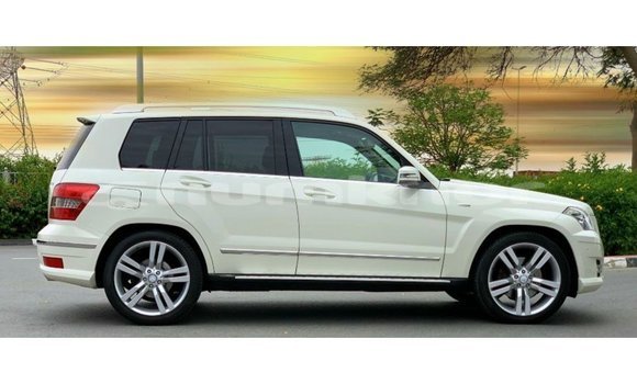 Buy Import Mercedes-Benz 190 White Car in Import - Dubai in Bumthang Buy Import Mercedes-Benz 190 White Car in Import - Dubai in Bumthang