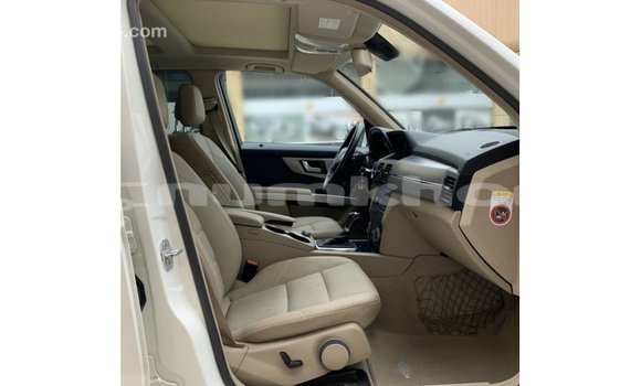 Buy Import Mercedes-Benz 190 White Car in Import - Dubai in Bumthang Buy Import Mercedes-Benz 190 White Car in Import - Dubai in Bumthang