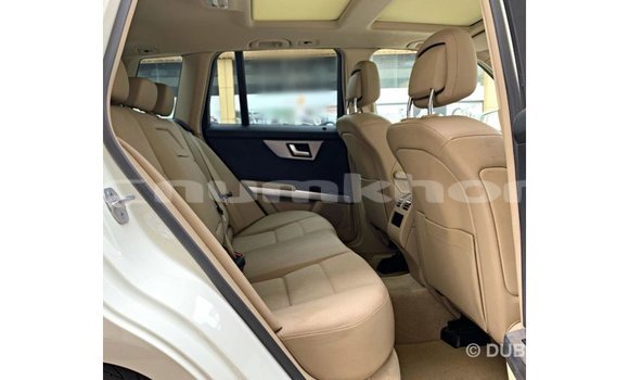 Buy Import Mercedes-Benz 190 White Car in Import - Dubai in Bumthang Buy Import Mercedes-Benz 190 White Car in Import - Dubai in Bumthang