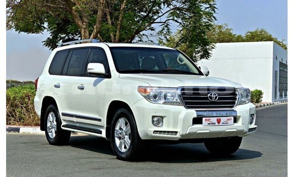 Buy Import Toyota Land Cruiser White Car in Import - Dubai in Bumthang