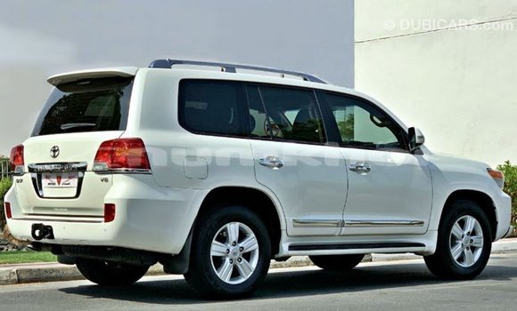 Buy Import Toyota Land Cruiser White Car in Import - Dubai in Bumthang Buy Import Toyota Land Cruiser White Car in Import - Dubai in Bumthang