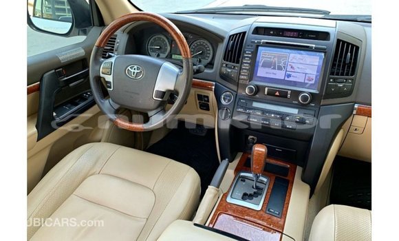 Buy Import Toyota Land Cruiser White Car in Import - Dubai in Bumthang Buy Import Toyota Land Cruiser White Car in Import - Dubai in Bumthang