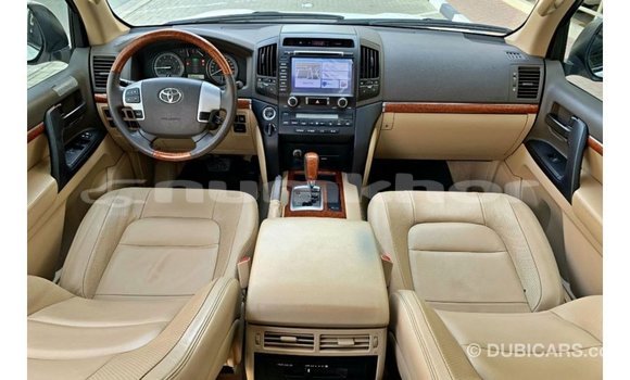 Buy Import Toyota Land Cruiser White Car in Import - Dubai in Bumthang Buy Import Toyota Land Cruiser White Car in Import - Dubai in Bumthang