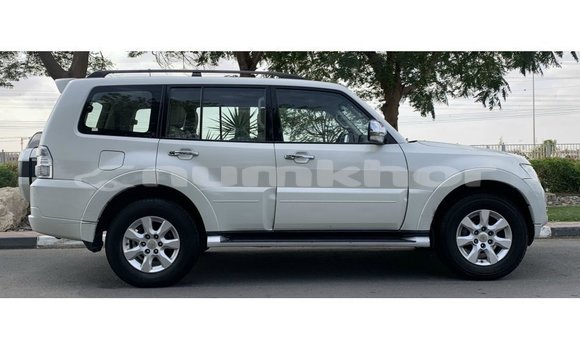 Buy Import Mitsubishi Pajero White Car in Import - Dubai in Bumthang Buy Import Mitsubishi Pajero White Car in Import - Dubai in Bumthang