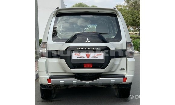 Buy Import Mitsubishi Pajero White Car in Import - Dubai in Bumthang Buy Import Mitsubishi Pajero White Car in Import - Dubai in Bumthang
