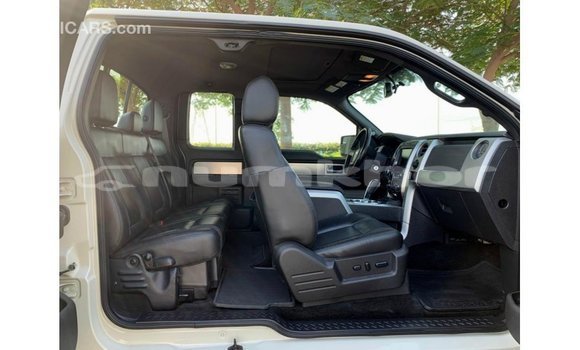 Buy Import Ford Club Wagon Beige Car in Import - Dubai in Bumthang Buy Import Ford Club Wagon Beige Car in Import - Dubai in Bumthang