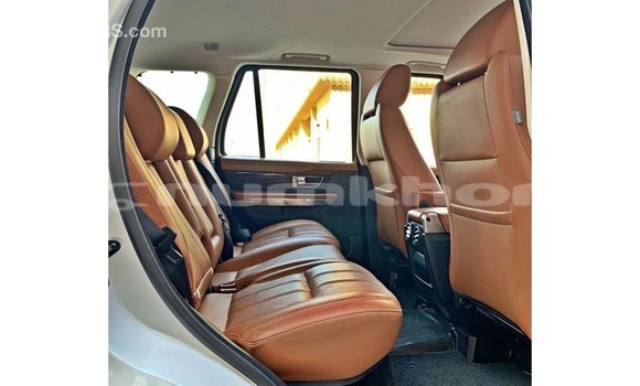 Buy Import Land Rover Range Rover White Car in Import - Dubai in Bumthang Buy Import Land Rover Range Rover White Car in Import - Dubai in Bumthang