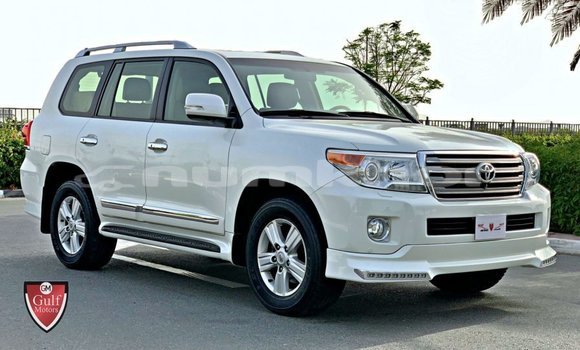 Buy Import Toyota Land Cruiser White Car in Import - Dubai in Bumthang Buy Import Toyota Land Cruiser White Car in Import - Dubai in Bumthang