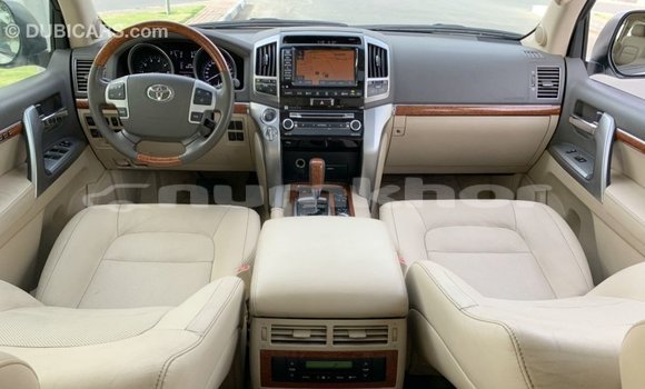 Buy Import Toyota Land Cruiser White Car in Import - Dubai in Bumthang Buy Import Toyota Land Cruiser White Car in Import - Dubai in Bumthang