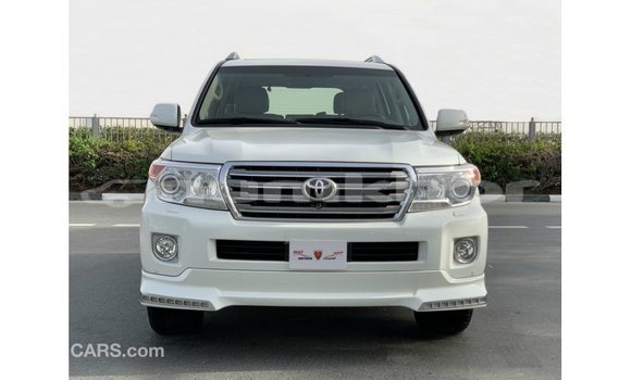 Buy Import Toyota Land Cruiser White Car in Import - Dubai in Bumthang Buy Import Toyota Land Cruiser White Car in Import - Dubai in Bumthang