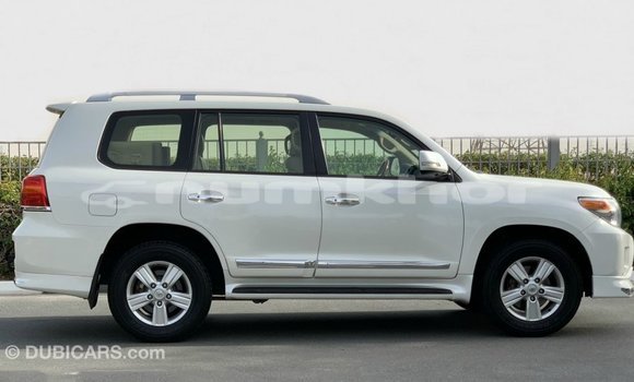 Buy Import Toyota Land Cruiser White Car in Import - Dubai in Bumthang Buy Import Toyota Land Cruiser White Car in Import - Dubai in Bumthang