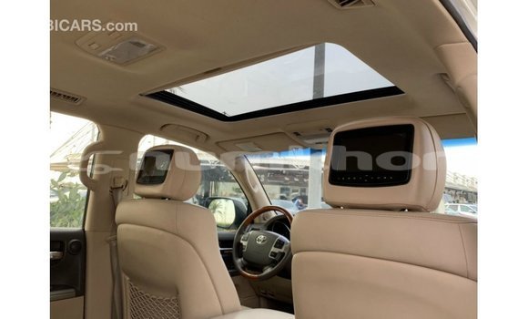Buy Import Toyota Land Cruiser White Car in Import - Dubai in Bumthang Buy Import Toyota Land Cruiser White Car in Import - Dubai in Bumthang