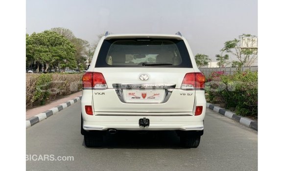Buy Import Toyota Land Cruiser White Car in Import - Dubai in Bumthang Buy Import Toyota Land Cruiser White Car in Import - Dubai in Bumthang