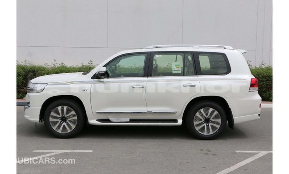 Buy Import Toyota Land Cruiser White Car in Import - Dubai in Bumthang Buy Import Toyota Land Cruiser White Car in Import - Dubai in Bumthang