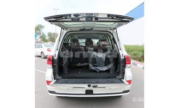 Buy Import Toyota Land Cruiser White Car in Import - Dubai in Bumthang Buy Import Toyota Land Cruiser White Car in Import - Dubai in Bumthang