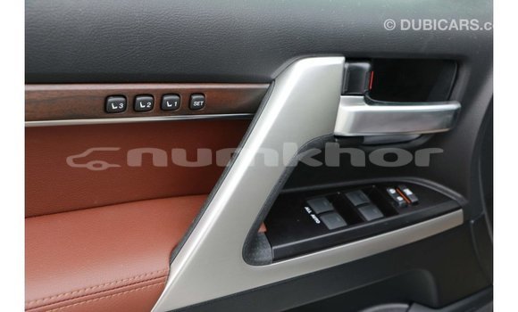 Buy Import Toyota Land Cruiser White Car in Import - Dubai in Bumthang Buy Import Toyota Land Cruiser White Car in Import - Dubai in Bumthang