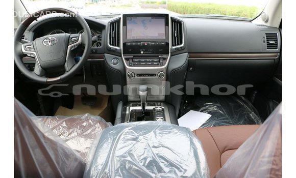 Buy Import Toyota Land Cruiser White Car in Import - Dubai in Bumthang Buy Import Toyota Land Cruiser White Car in Import - Dubai in Bumthang