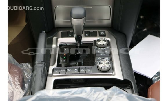 Buy Import Toyota Land Cruiser White Car in Import - Dubai in Bumthang Buy Import Toyota Land Cruiser White Car in Import - Dubai in Bumthang