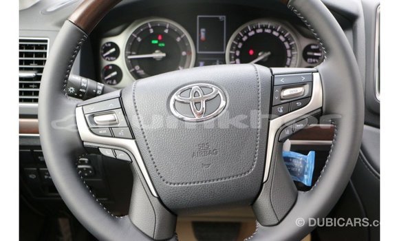 Buy Import Toyota Land Cruiser White Car in Import - Dubai in Bumthang Buy Import Toyota Land Cruiser White Car in Import - Dubai in Bumthang