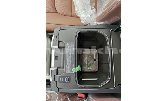 Buy Import Toyota Land Cruiser White Car in Import - Dubai in Bumthang Buy Import Toyota Land Cruiser White Car in Import - Dubai in Bumthang