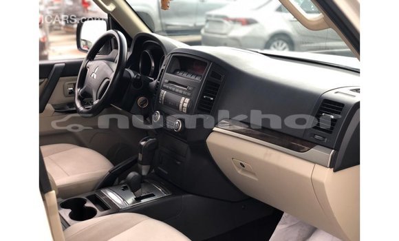 Buy Import Mitsubishi Pajero White Car in Import - Dubai in Bumthang Buy Import Mitsubishi Pajero White Car in Import - Dubai in Bumthang