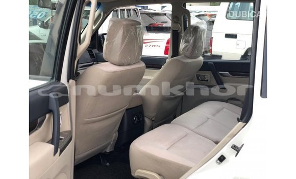 Buy Import Mitsubishi Pajero White Car in Import - Dubai in Bumthang Buy Import Mitsubishi Pajero White Car in Import - Dubai in Bumthang