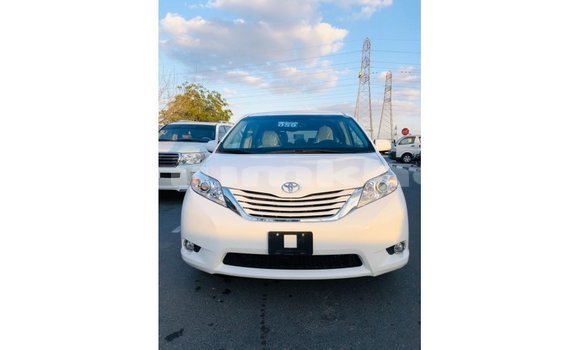 Buy Import Toyota Sienna White Car in Import - Dubai in Bumthang Buy Import Toyota Sienna White Car in Import - Dubai in Bumthang