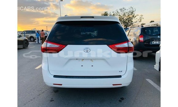 Buy Import Toyota Sienna White Car in Import - Dubai in Bumthang Buy Import Toyota Sienna White Car in Import - Dubai in Bumthang