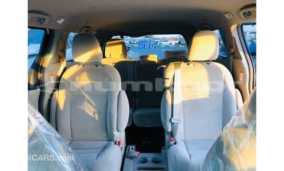 Buy Import Toyota Sienna White Car in Import - Dubai in Bumthang Buy Import Toyota Sienna White Car in Import - Dubai in Bumthang