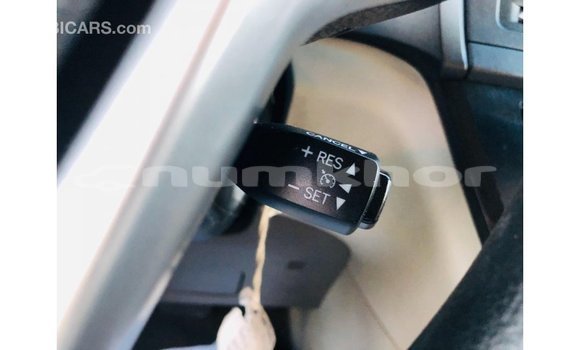 Buy Import Toyota Sienna White Car in Import - Dubai in Bumthang Buy Import Toyota Sienna White Car in Import - Dubai in Bumthang