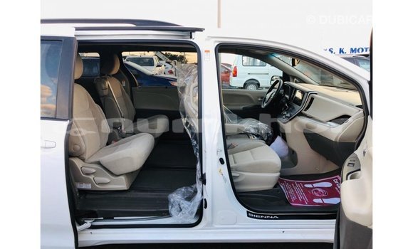 Buy Import Toyota Sienna White Car in Import - Dubai in Bumthang Buy Import Toyota Sienna White Car in Import - Dubai in Bumthang