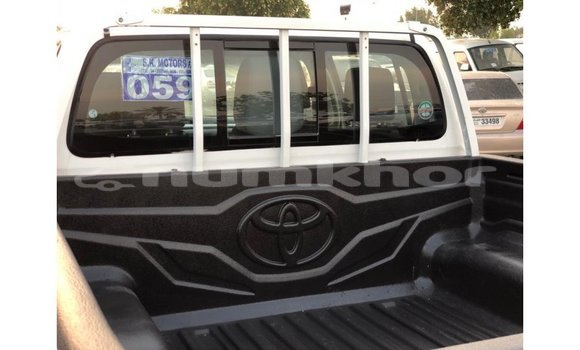 Buy Import Toyota Hilux White Car in Import - Dubai in Bumthang Buy Import Toyota Hilux White Car in Import - Dubai in Bumthang