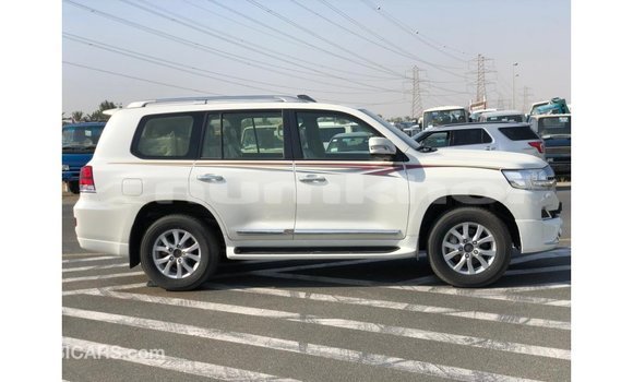 Buy Import Toyota Land Cruiser White Car in Import - Dubai in Bumthang Buy Import Toyota Land Cruiser White Car in Import - Dubai in Bumthang