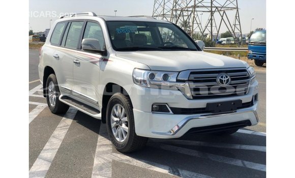 Buy Import Toyota Land Cruiser White Car in Import - Dubai in Bumthang Buy Import Toyota Land Cruiser White Car in Import - Dubai in Bumthang