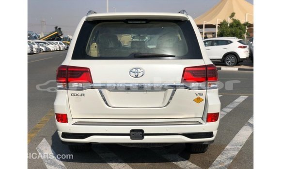 Buy Import Toyota Land Cruiser White Car in Import - Dubai in Bumthang Buy Import Toyota Land Cruiser White Car in Import - Dubai in Bumthang