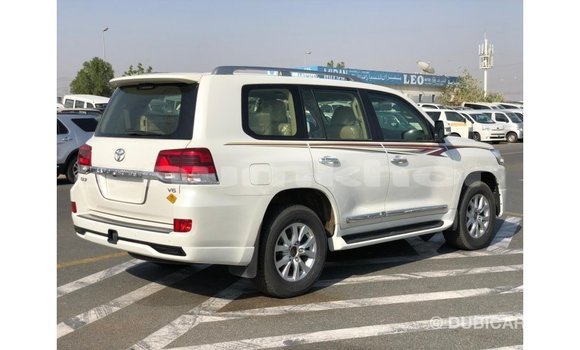 Buy Import Toyota Land Cruiser White Car in Import - Dubai in Bumthang Buy Import Toyota Land Cruiser White Car in Import - Dubai in Bumthang