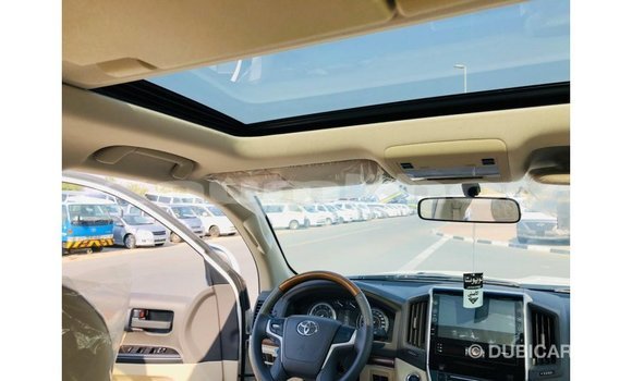 Buy Import Toyota Land Cruiser White Car in Import - Dubai in Bumthang Buy Import Toyota Land Cruiser White Car in Import - Dubai in Bumthang